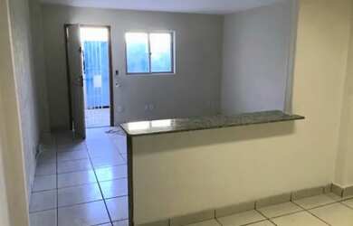 Imagem: A casa possui 2 Dormitórios, 2 Banheiros, 1 Vaga na garagem