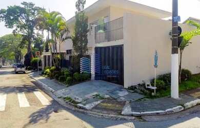 Imagem: A casa possui 5 Dormitórios, 5 Banheiros, 5 Vagas na garagem