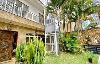 Imagem: O depósito possui 5 Vagas na garagem, 450m² de Área e está