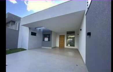 Imagem: A casa possui 2 Dormitórios, 2 Banheiros, 2 Vagas na garagem