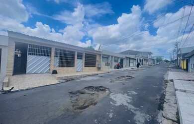 Imagem: A casa possui 4 Dormitórios, 4 Banheiros, 3 Vagas na garagem