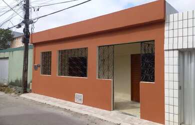 Imagem: A casa possui 1 Dormitório, 2 Banheiros, 2 Vagas na garagem