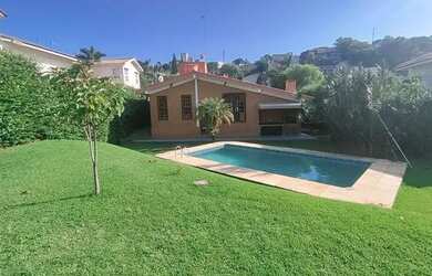 Imagem: A casa em condomínio possui 3 Dormitórios, 3 Banheiros, 5