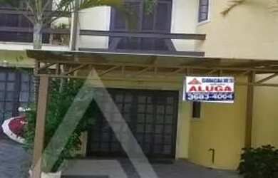 Imagem: A casa possui 2 Dormitórios, 3 Banheiros, 1 Vaga na garagem