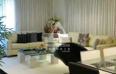 Imagem: O apartamento possui 4 Dormitórios, 3 Banheiros, 3 Vagas na