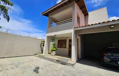 Imagem: A casa possui 3 Dormitórios, 4 Banheiros, 4 Vagas na garagem