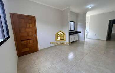 Imagem: A casa possui 3 Dormitórios, 3 Banheiros, 2 Vagas na garagem