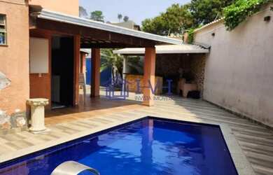 Imagem: A casa possui 2 Dormitórios, 2 Banheiros, 1 Vaga na garagem