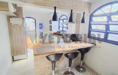 Imagem: A casa possui 3 Dormitórios, 3 Banheiros, 3 Vagas na garagem