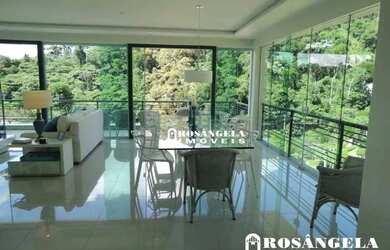 Imagem: A casa em condomínio possui 5 Dormitórios, 5 Banheiros, 517m²