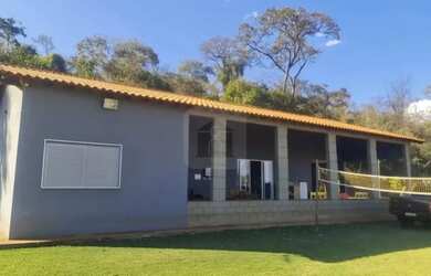 Imagem: A fazenda possui 200m² de Área e está localizado em Área