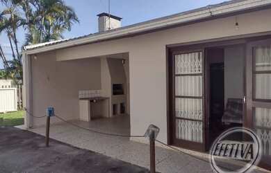 Imagem: A casa possui 2 Dormitórios, 2 Banheiros, 1 Vaga na garagem