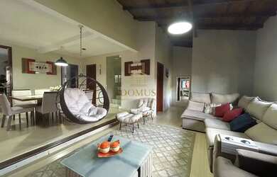 Imagem: A casa em condomínio possui 4 Dormitórios, 4 Banheiros, 4