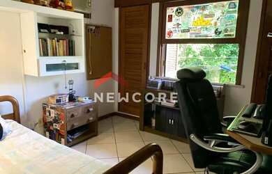 Imagem: A casa possui 5 Dormitórios, 5 Banheiros, 4 Vagas na garagem