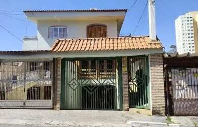 Imagem: A casa possui 3 Dormitórios, 4 Banheiros, 3 Vagas na garagem