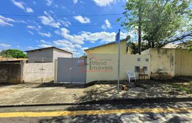 Imagem: A casa possui 1 Dormitório, 1 Banheiro, 2 Vagas na garagem