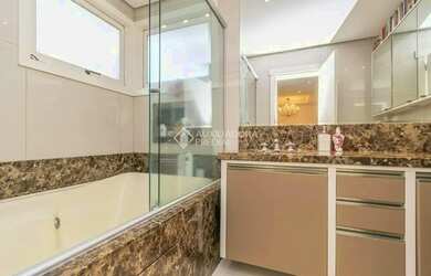 Imagem 12: Sobrado de nível com pier ao Guaiba