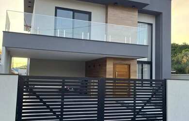 Imagem: A casa em condomínio possui 4 Dormitórios, 5 Banheiros, 2