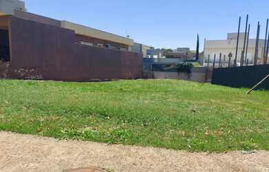 Imagem: O terreno possui 486m² de Área e está localizado em Vila