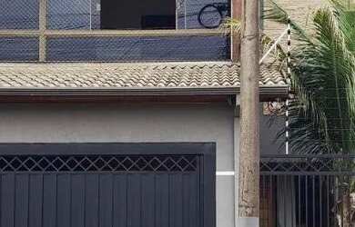 Imagem: A casa possui 3 Dormitórios, 5 Banheiros, 3 Vagas na garagem