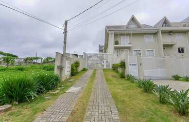 Imagem: A casa possui 4 Dormitórios, 4 Banheiros, 2 Vagas na garagem