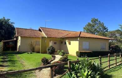 Imagem: A casa em condomínio possui 3 Dormitórios, 4 Banheiros, 3