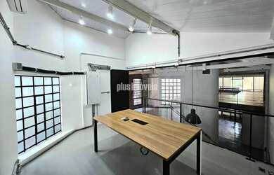 Imagem: O depósito possui 2 Vagas na garagem, 354m² de Área e Imóvel