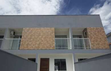 Imagem: A casa possui 3 Dormitórios, 3 Banheiros, 2 Vagas na garagem