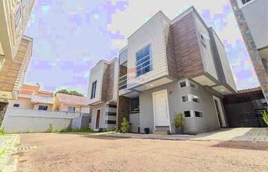 Imagem: A casa possui 3 Dormitórios, 3 Banheiros, 2 Vagas na garagem