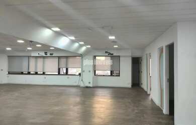 Imagem: O depósito possui 3 Vagas na garagem, 188m² de Área e está