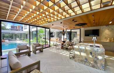 Imagem: A casa possui 5 Dormitórios, 5 Banheiros, 5 Vagas na garagem