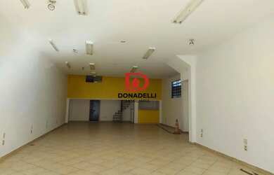 Imagem: O depósito possui 5 Vagas na garagem, 250m² de Área e está