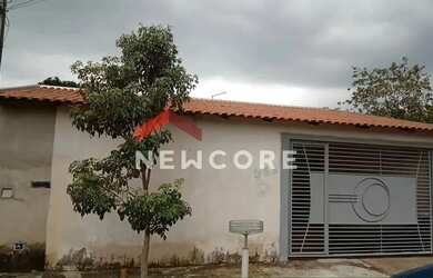 Imagem: A casa possui 2 Dormitórios, 2 Banheiros, 4 Vagas na garagem