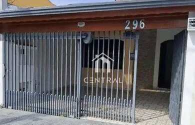 Imagem: A casa possui 3 Dormitórios, 2 Banheiros, 2 Vagas na garagem