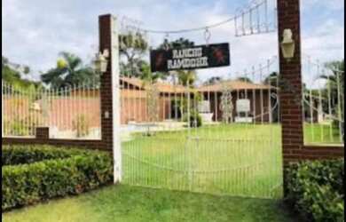 Imagem: A chácara possui 1.750m² de Área e está localizado em Vila