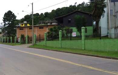 Imagem: A casa possui 5 Dormitórios, 2 Banheiros, 1 Vaga na garagem