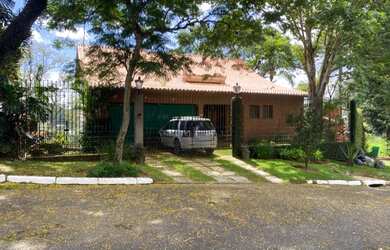 Imagem: A casa em condomínio possui 4 Dormitórios, 3 Banheiros, 4