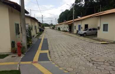 Imagem: A casa possui 2 Dormitórios, 1 Banheiro, 1 Vaga na garagem