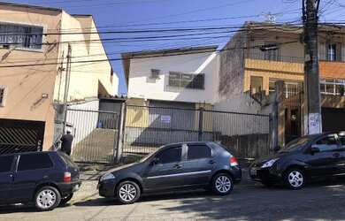 Imagem: O depósito para alugar possui 5 Vagas na garagem e 700m² de
