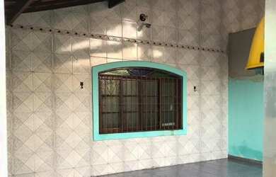 Imagem: A casa possui 2 Dormitórios, 2 Vagas na garagem e está localizado