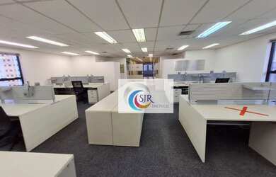 Imagem: O depósito possui 2 Vagas na garagem, 120m² de Área e está