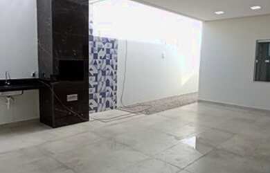 Imagem: A casa possui 3 Dormitórios, 3 Banheiros, 2 Vagas na garagem