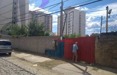 Imagem: O terreno possui 2367m² de Área e está localizado em Glória