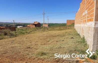 Imagem: O terreno possui 300m² de Área e está localizado em Conjunto