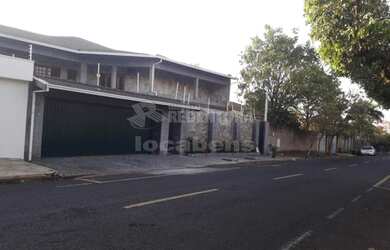 Imagem: A casa possui 5 Dormitórios, 5 Banheiros, 5 Vagas na garagem