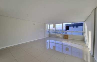 Imagem: O apartamento possui 3 Dormitórios, 3 Banheiros, 2 Vagas na