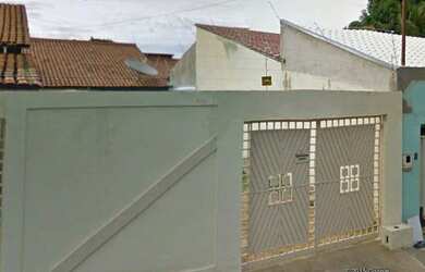 Imagem: A casa possui 2 Dormitórios, 2 Banheiros e está localizado