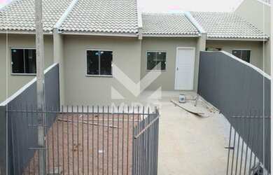 Imagem: A casa possui 2 Dormitórios, 1 Banheiro, 2 Vagas na garagem