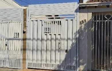 Imagem: A casa possui 2 Dormitórios, 1 Banheiro, 183m² de Área e