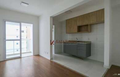 Imagem: O apartamento possui 2 Dormitórios, 1 Banheiro, 1 Vaga na garagem